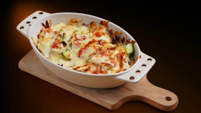 Ce gratin dauphinois crémeux aux asperges fraîches change tout au printemps