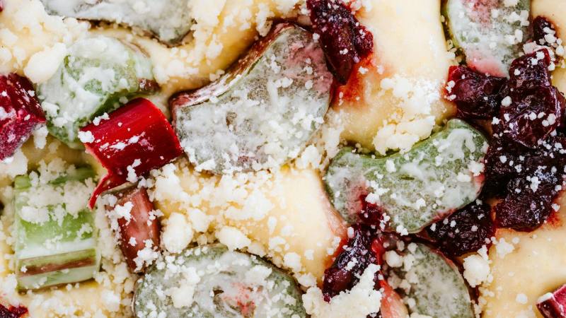 Moelleuse et acidulée cette tarte rhubarbe menthe enchante mes dimanches de Pâques